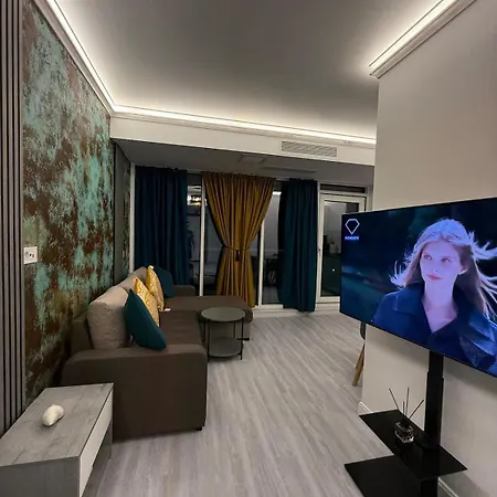 Mirami White Titanic Апартаменты Нэводари