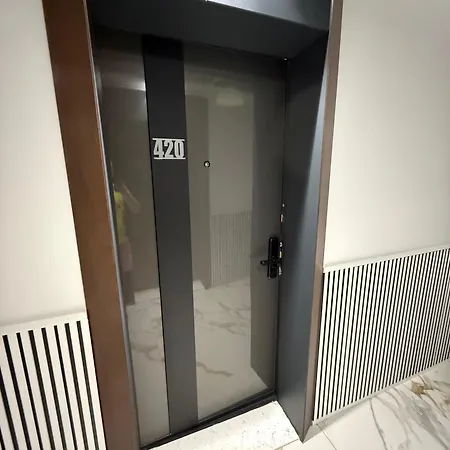 Mirami White Titanic Apartamento Năvodari